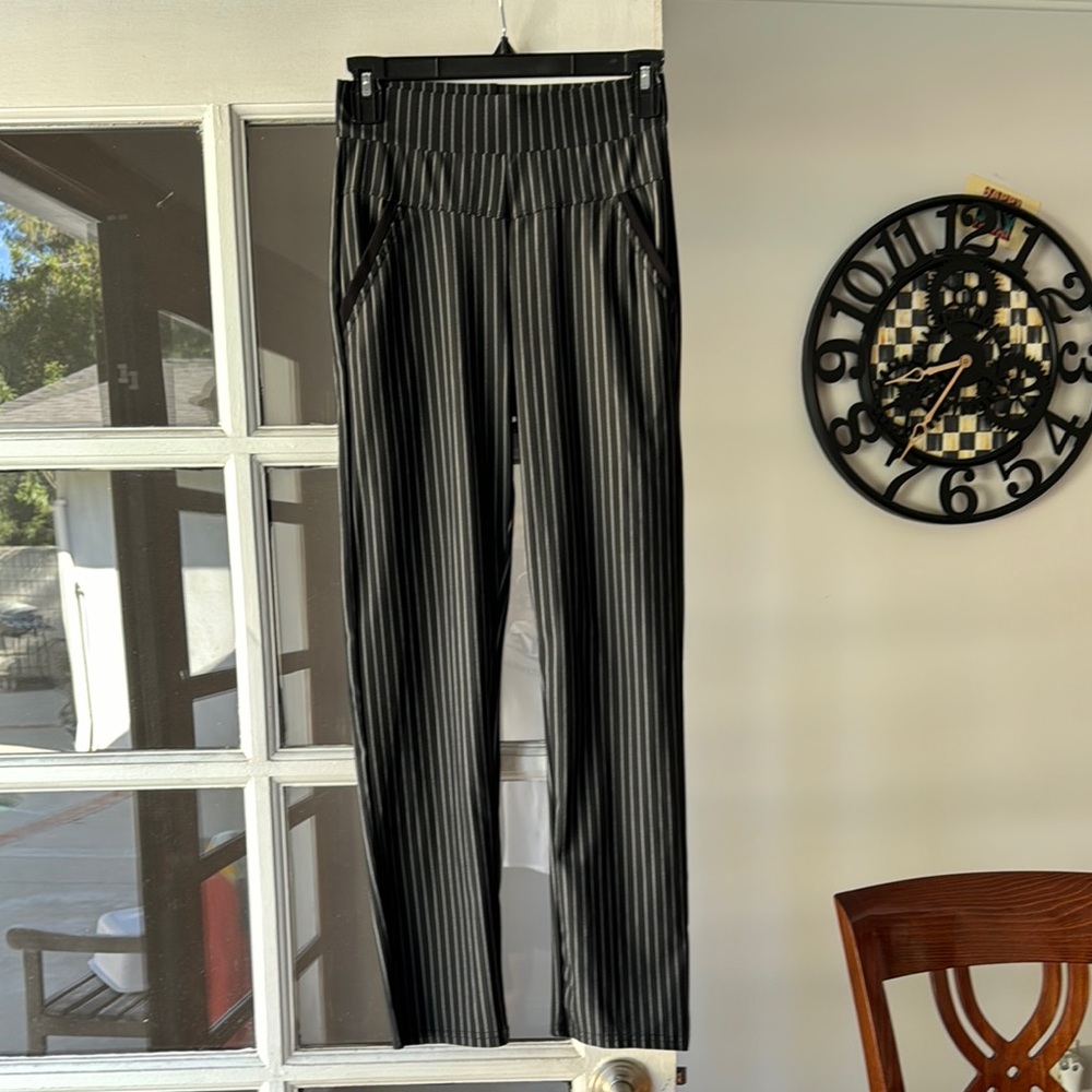 C modeBlack and White Striped Pants sizes